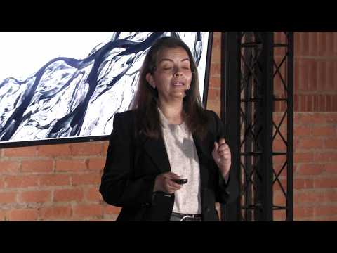 El costo humano de cruzar los límites de la tierra | Jimena Roncancio | TEDxUniversidad El Bosque
